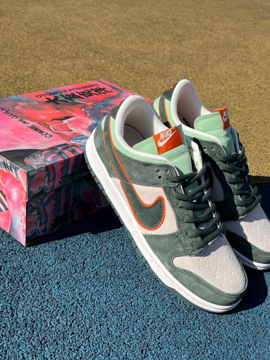 Nike dunk x light green